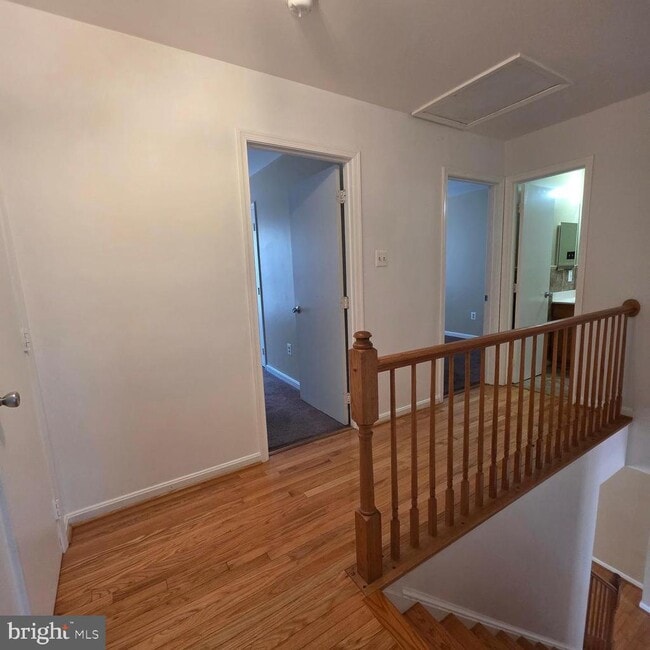 Foto del edificio - 940 Newington Ct