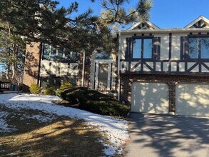 Building Photo - 9334 Drummond Dr