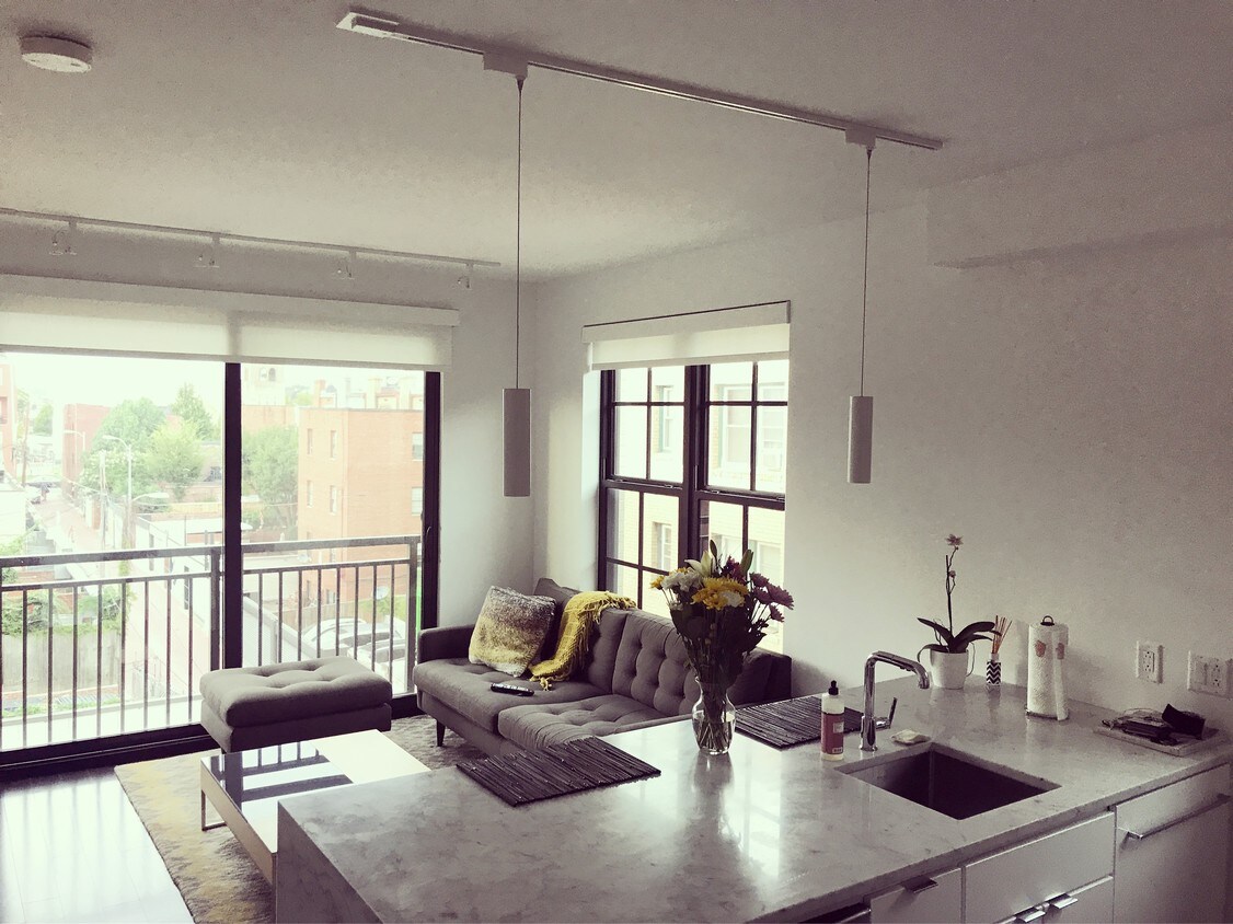 Foto principal - 1011 M St NW