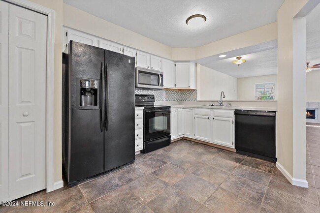 Building Photo - 361 Sherry Dr