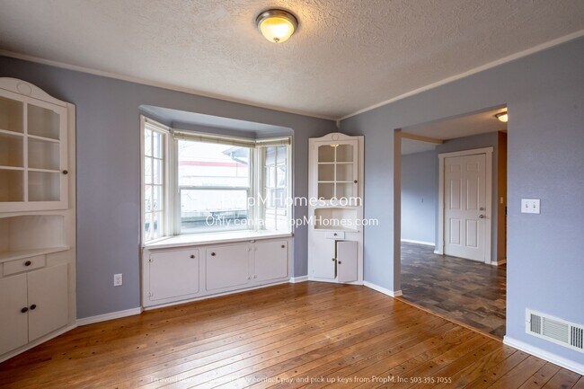 Foto del edificio - Rare Find - 3 Bedroom in Cully w/ Rentable...