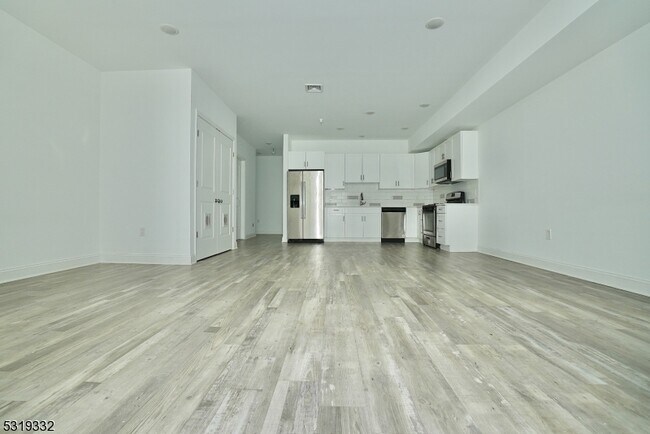 Building Photo - 79 4th Ave