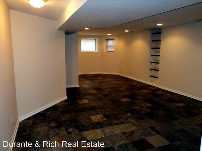 Building Photo - 2 br, 2 bath House - 4005 S Calumet Ave 1N