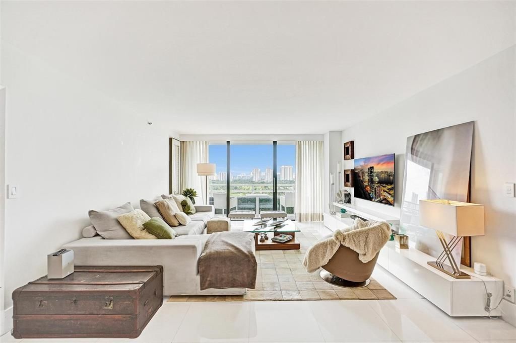 Foto principal - 20355 NE 34th Ct