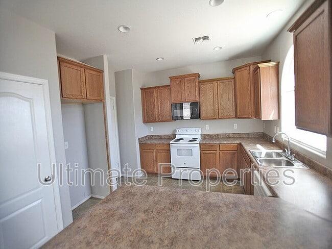 Foto del edificio - 8759 W Washington St