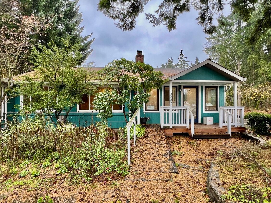 Primary Photo - Haller Lake Home