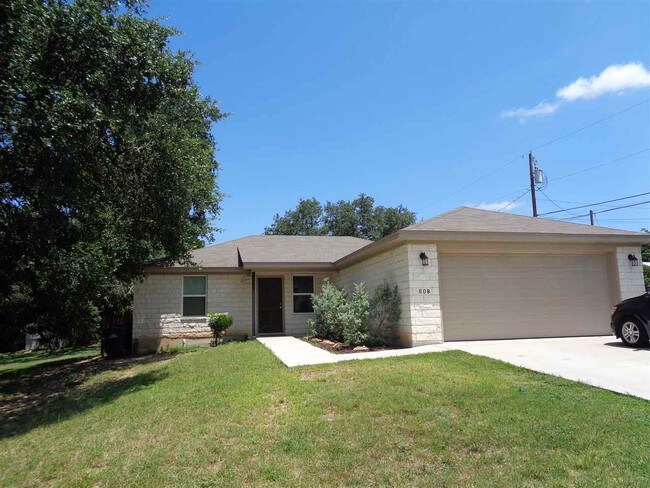Building Photo - 608 E Pecan St