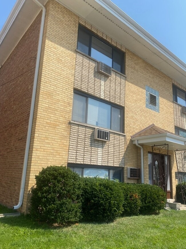 4712 N Olcott Ave, Harwood Heights, IL 60706 House Rental in Harwood