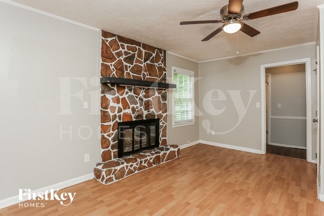 Building Photo - 3120 Oak Dr