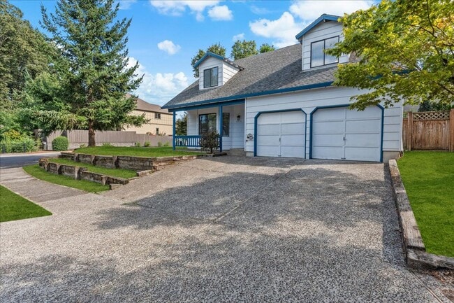 Building Photo - Beautifully Renovated 4-Bedroom, 2-Bath Ho...