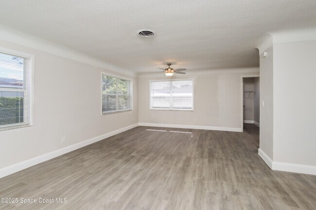 Building Photo - 1710 Jordan Dr