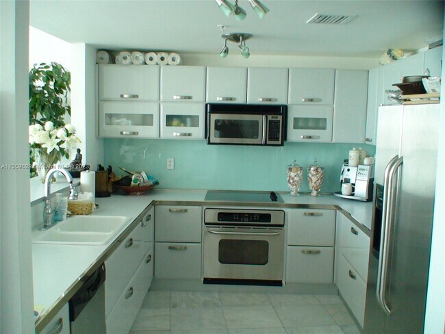 Building Photo - 6580 Indian Creek Dr