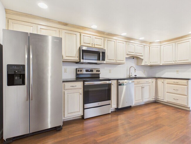 Foto del edificio - 221 N Spring St