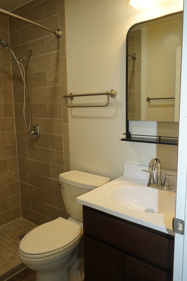 Building Photo - JJGF 2 - 851-861 Evergreen Dr