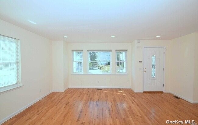 Foto del edificio - 74 Firwood Rd