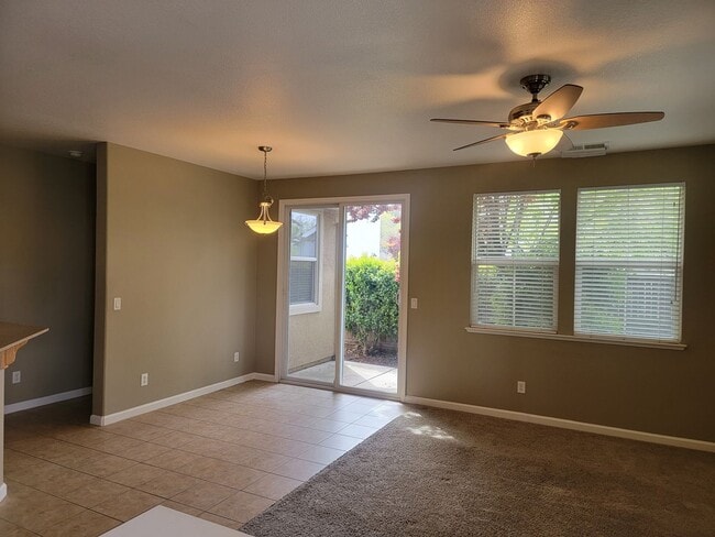 Building Photo - Adorable 2 bedroom 2 bath home