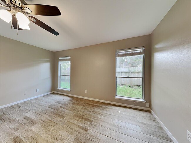 Building Photo - 807 Chateau Pl