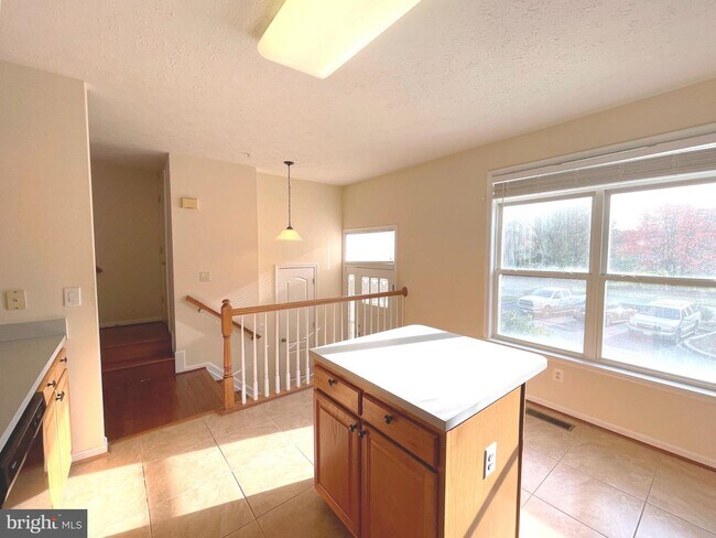 Foto del edificio - 48344 Long Ln