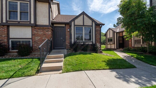 Building Photo - End unit 3 bedroom townhome near Ute Valle...