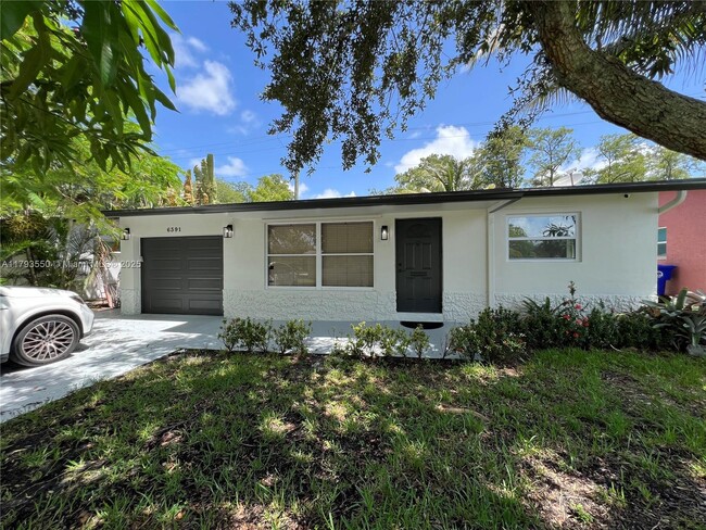 Foto del edificio - 6391 SW 8th St