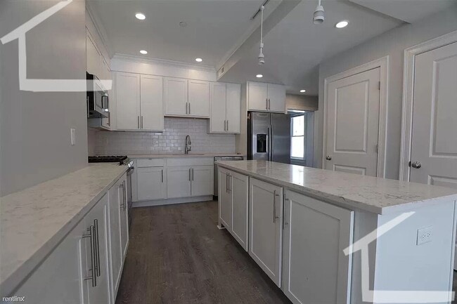 Building Photo - 122 Kenrick St