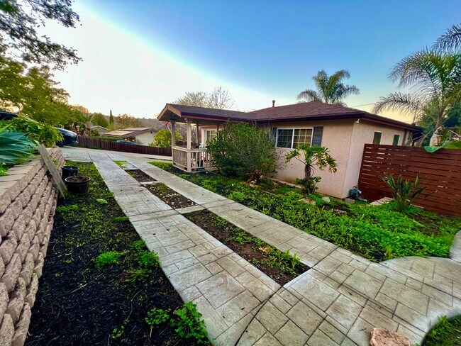 Foto del edificio - 8844 Greenview Pl