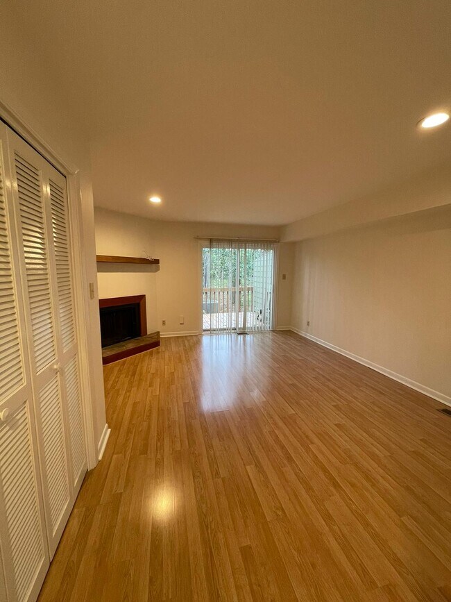 Building Photo - 128 Beechwood Drive