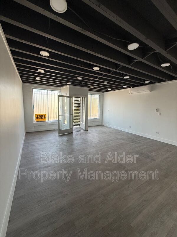 Building Photo - 3554 NE Sandy Blvd