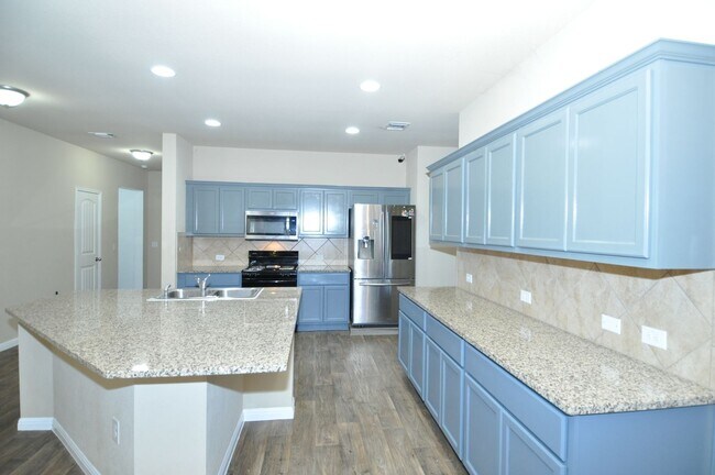 Foto del edificio - Open Concept One Story Home with TV, Fridg...