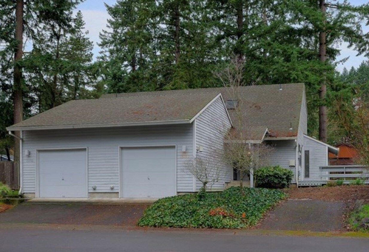 Foto principal - Welcome to this great 3-bedroom, 2 1/2-bat...