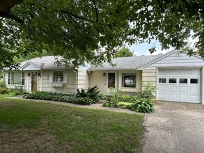Building Photo - 1547 N Hickory Rd