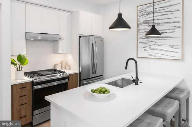 Foto del edificio - Spacious & Bright Furnished 2br/2ba in Pet...