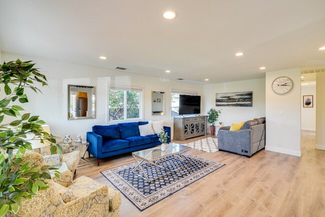 Building Photo - 4615 Armour Dr