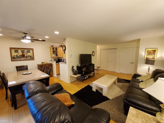 Building Photo - 1 br, 1 bath Condo - 180 Glenbrook Rd