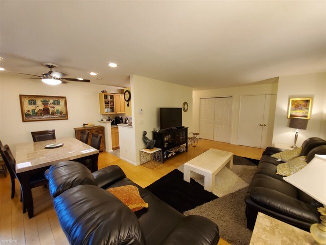 Foto del edificio - 1 br, 1 bath Condo - 180 Glenbrook Rd