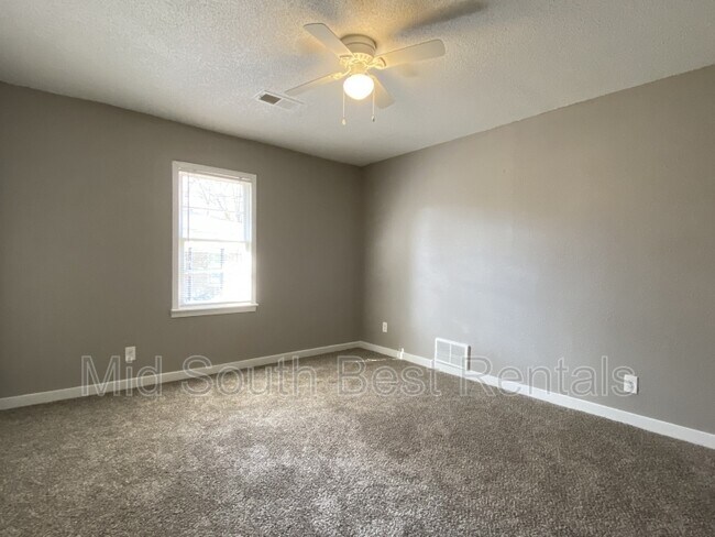 Foto del edificio - 369 Dixie Rd