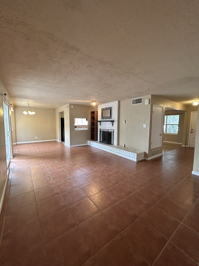 Building Photo - 7061 Luella Anne Dr NE