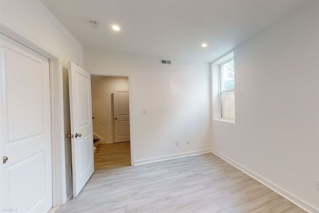 Building Photo - 2 br, 2 bath 4plex - 1528 N Marshall St Un...