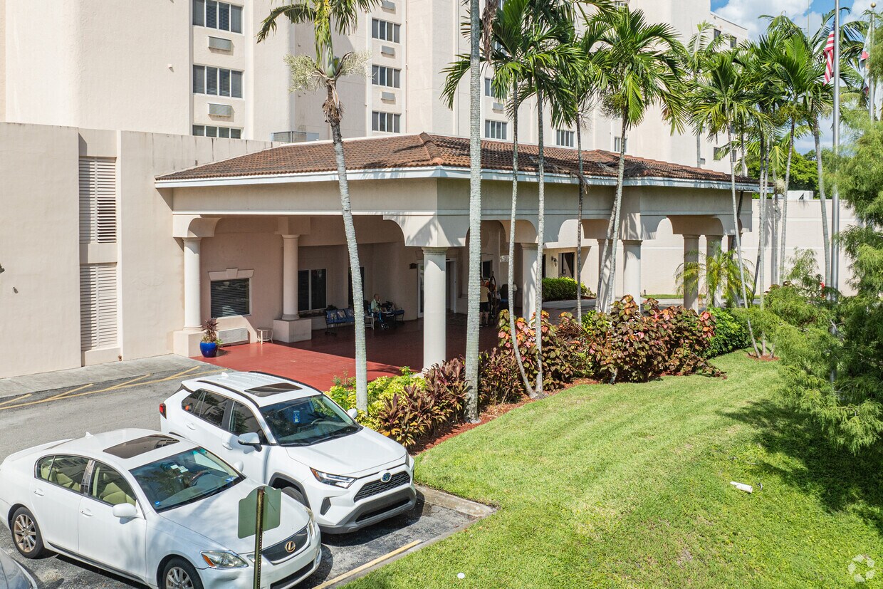 Entrada - Garden Plaza at Inverrary