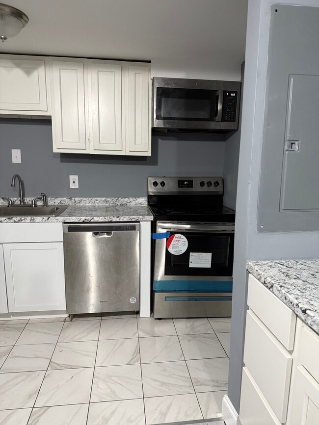 Building Photo - 2536 Loyola Southway