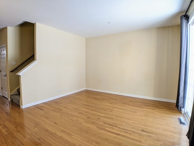 Foto del edificio - 385 Bradbury Ln