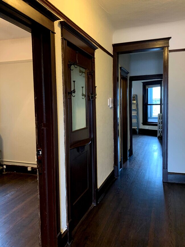 Foyer - 3820 W North Ave