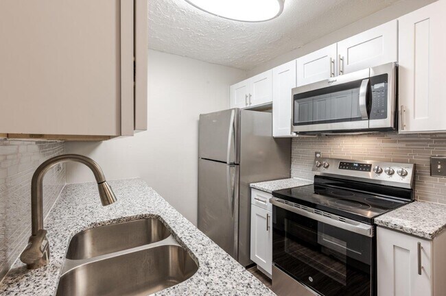 Building Photo - Lakeshore Drive Apartment Homes
