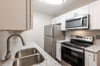 Building Photo - Lakeshore Drive Apartment Homes