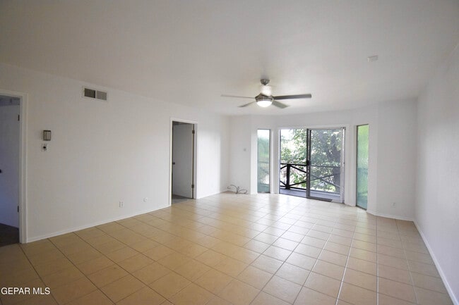 Building Photo - 350 Thunderbird Dr