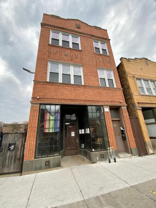 Foto del edificio - 948 N Western Ave