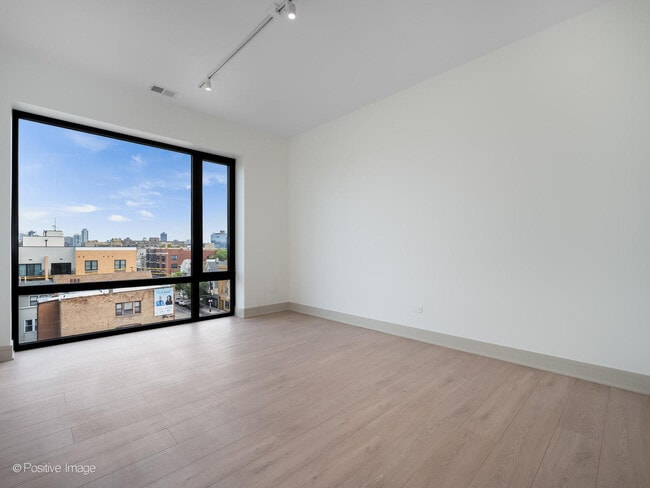 Foto del edificio - 3202 N Racine Ave
