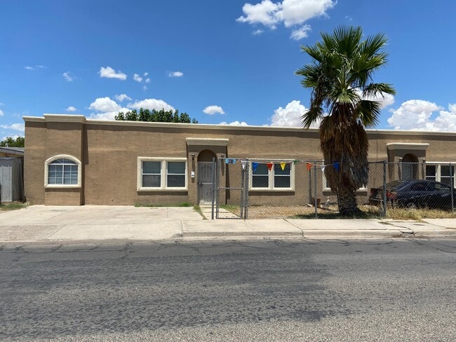 Building Photo - 601 Lomaland Dr