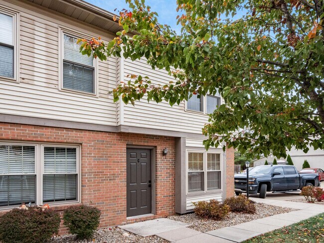 Foto del edificio - 629 Pebble Pl Dr