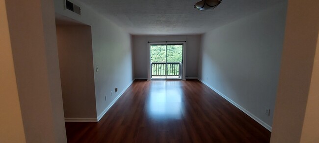 Building Photo - 728 Zorn Ave
